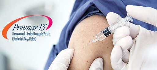 прививка в руку вакциной «Превенар 13»