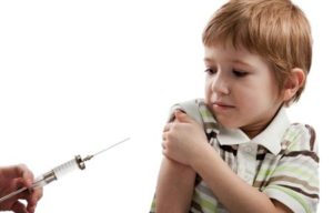 мальчику 7 лет делают прививку
